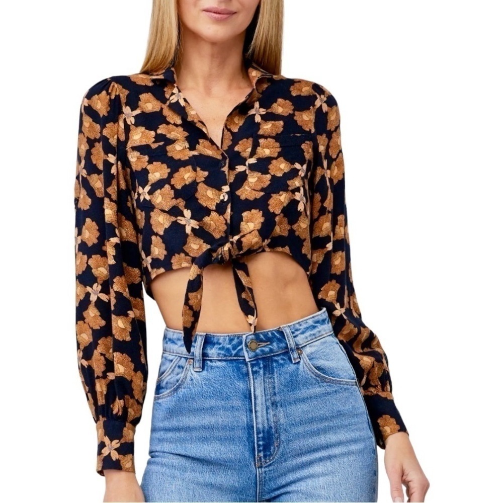 MINK PINK, NWT, NOUR TIE CROPPED SHIRT. BUTTON DOWN, LONG SLEEVE. SIZE XS